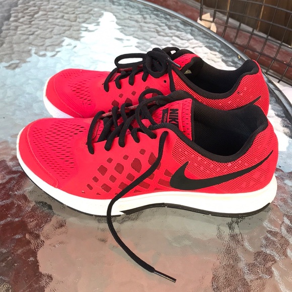 le scarpe nike pegasus 31 rosso donne sz 7 poshmark le scarpe nike pegasus 31 rosso donne sz 7 poshmark